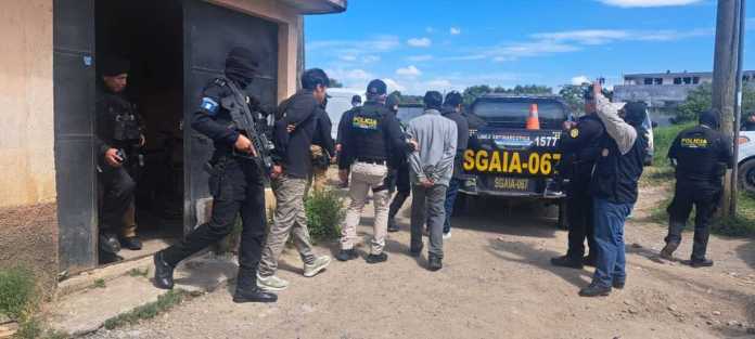 Tres presuntos integrantes del Barrio 18 fueron capturados en Villanueva.