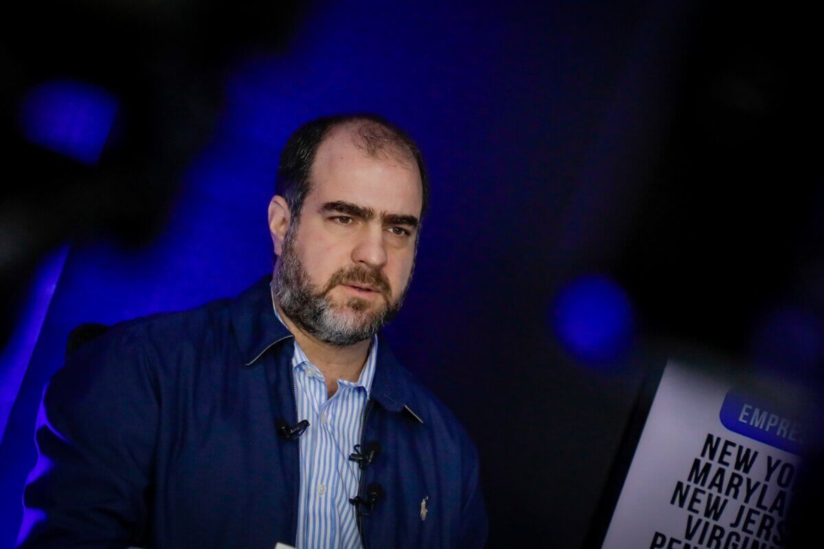 Ministro de Bukele deberá pagar fianza de Q50 mil por proceso contra su exesposa en Guatemala