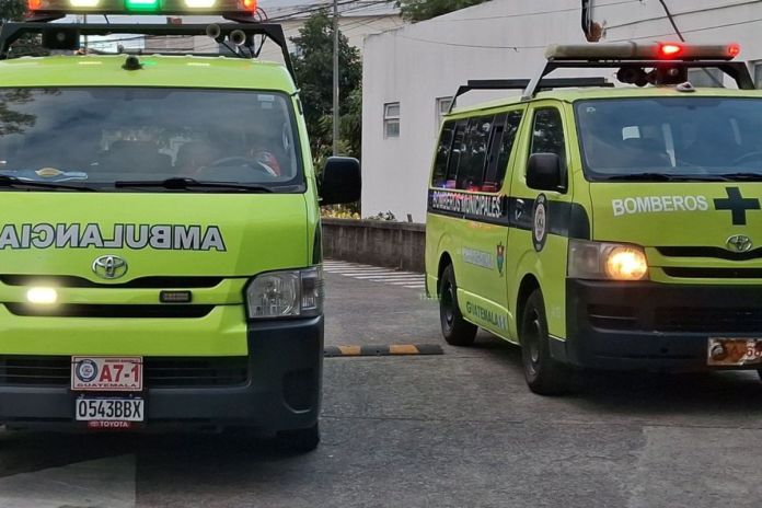 Ambulancias de Bomberos Municipales. Foto La Hora: CBM