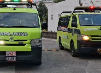 Ambulancias de Bomberos Municipales. Foto La Hora: CBM