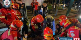 Ataque armado en zona 9 capitalina. Foto La Hora: Bomberos Municipales.