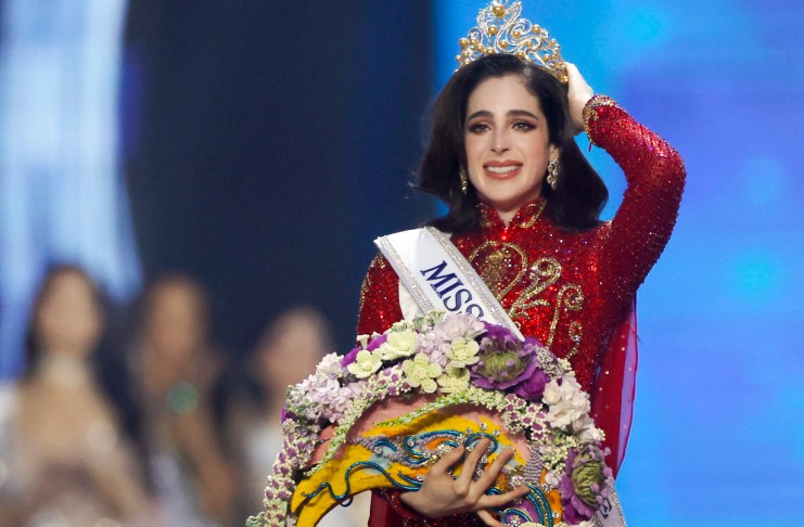 La mexicana Fátima Bosch denunció este martes que ha recibido mensajes violentos y de odio tras haberse coronado como Miss Universo 2025.