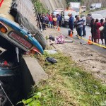 Accidente de tránsito colectivo donde se ve involucrado un bus de transporte extraurbano en el km 107 ruta interamericana Foto: ASONBOMD GUATEMALA