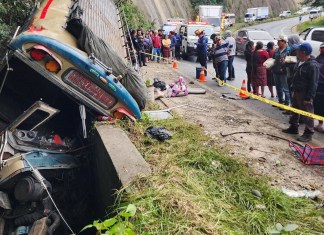 Accidente de tránsito colectivo donde se ve involucrado un bus de transporte extraurbano en el km 107 ruta interamericana Foto: ASONBOMD GUATEMALA