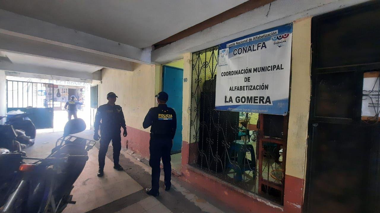 FECI allana sedes de CONALFA en Escuintla por presunta inscripción de personas fallecidas