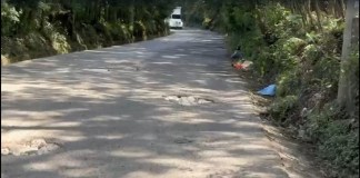 La ruta que conduce de El Tecolote hacia Casillas continúa en mal estado a pesar de los trabajos de bacheo por parte de Covial. Foto La Hora: Cortesía