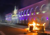 Manifestantes incendian el Palacio Municipal de Apatzingán. Foto: Captura de Pantalla video redes sociales