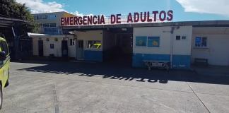 La persona vapuleada fue llevada por los Bomberos Municipales al Hospital Roosevelt, pero momentos después murió. Foto La Hora: Bomberos Municipales.