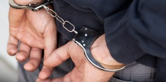 Imagen ilustrativa de una persona detenida. Arte La Hora: Alejandro Rampirez.