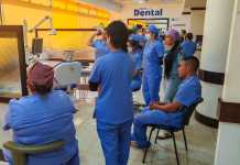 Centro Dental: Buscamos la formación integral con práctica presencial para asistentes Estudiantes del curso de asistentes dentales durante práctica presencial en Centro Dental Multimédica. Foto: Centra Dental Multimédica.