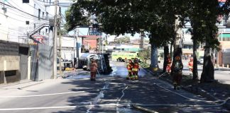 Cisterna de combustible volcada en la zona 2 capitalina. Foto La Hora: CBM