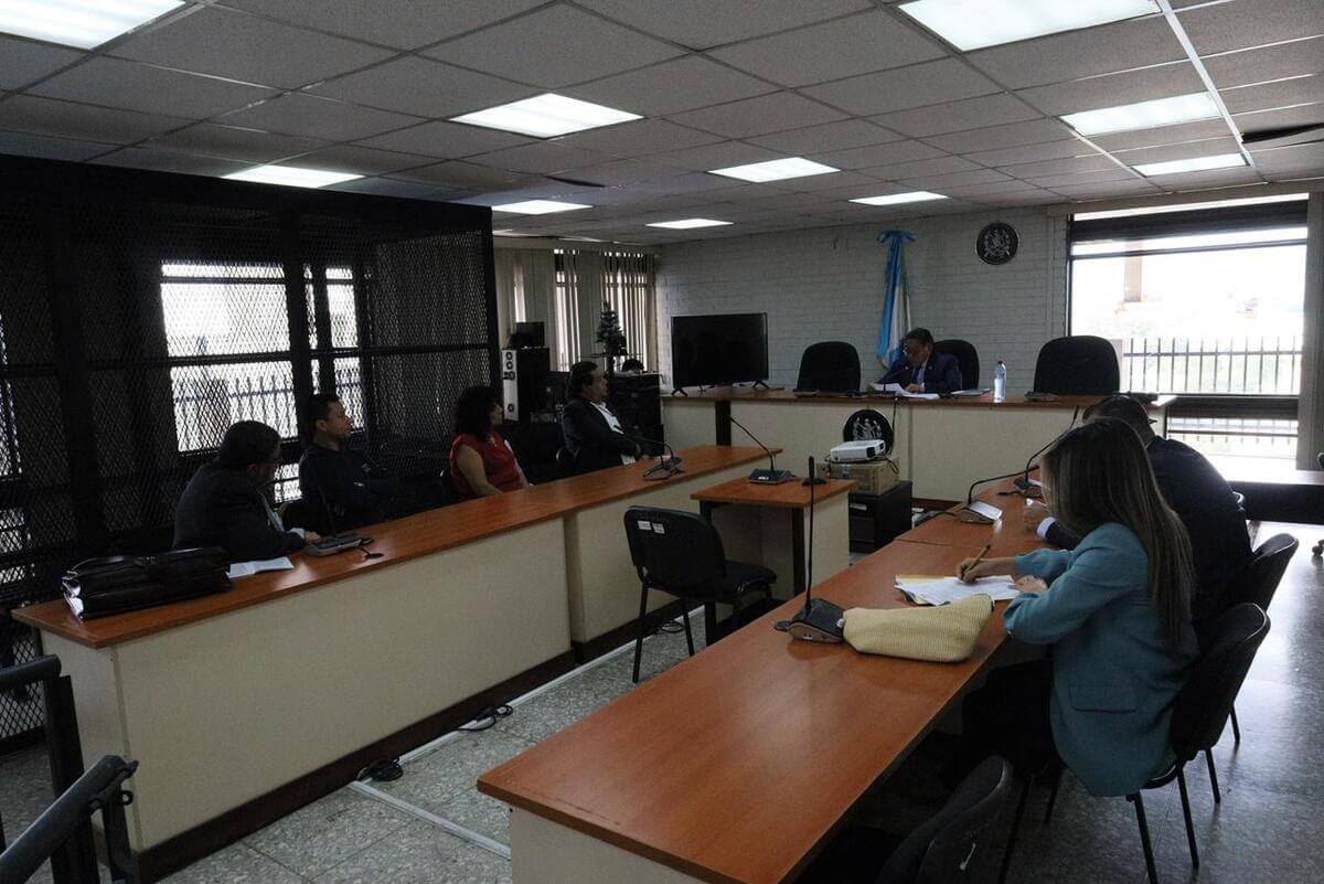 Extinguen propiedades y cuentas a miembros de una familia por señalamientos de narcotráfico