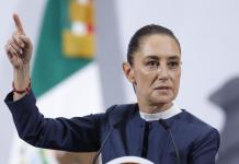 Elecciones en Honduras: Sheinbaum dice que México está «atento» a denuncias de Xiomara Castro de un «golpe» 03/11/2025 13:40 (UTC) Crédito: EFE Fuente: EFE Autor: Sáshenka Gutiérrez Temática: Justicia e interior » Criminalidad/sucesos » Homicidio Justicia e interior Política » Gobierno La presidenta de México, Claudia Sheinbaum, habla durante una rueda de prensa este lunes en Palacio Nacional de la Ciudad de México (México).