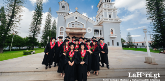 Estudiantes graduados de Colegio Mariano y Rafael Castillo Córdova. Foto: Cortesía Colegio Mariano y Rafael Castillo Córdova.