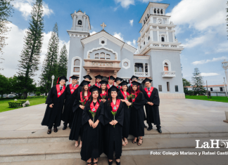 Estudiantes graduados de Colegio Mariano y Rafael Castillo Córdova. Foto: Cortesía Colegio Mariano y Rafael Castillo Córdova.