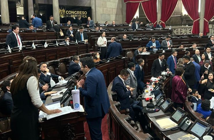 En una larga jornada, el Congreso de la República aprobó el presupuesto 2026 la mañana de este miércoles. Foto La Hora: Congreso