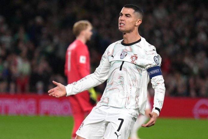 Cristiano Ronaldo recibió su sanción tras agredir a un jugador de Irlanda durante la penúltima fecha de las eliminatorias mundialistas.