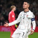 Cristiano Ronaldo recibió su sanción tras agredir a un jugador de Irlanda durante la penúltima fecha de las eliminatorias mundialistas.