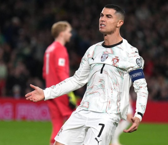 Cristiano Ronaldo recibió su sanción tras agredir a un jugador de Irlanda durante la penúltima fecha de las eliminatorias mundialistas.