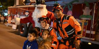 Desfile navideño de los Bomberos Voluntarios "Guardianes de la Navidad". Foto La Hora: CBV