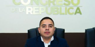 Diputado hijo de Sonoro, el del beso a Miguel Martínez, deja VAMOS Diputado César Augusto Rodas Cardona, ex integrante de la bancada Vamos. Foto La Hora: Organismo Legislativo