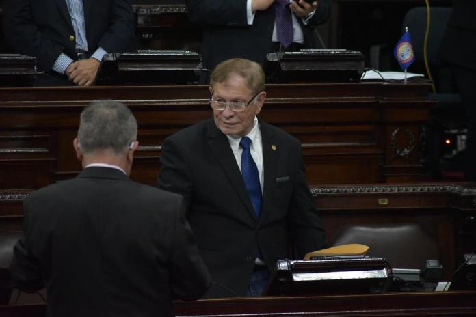 El presidente del Congreso, Luis Contreras, convocó a los ministros de Economía, Finanzas y Energía y Minas, por el incremento de los precios del petróleo. Foto: La Hora / Archivo