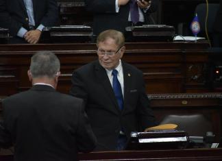 El presidente del Congreso, Luis Contreras, convocó a los ministros de Economía, Finanzas y Energía y Minas, por el incremento de los precios del petróleo. Foto: La Hora / Archivo