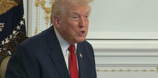 El presidente estadounidense, Donald Trump, llamó este jueves "estúpida" a una reportera.