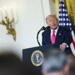 Donald Trump retiró este jueves los aranceles del 40 % a productos como la carne bovina, vegetales, café y cacao. Foto La Hora: EFE