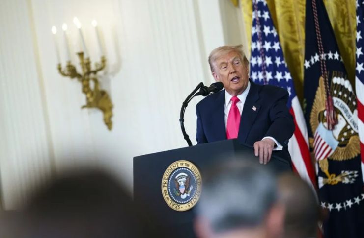 Donald Trump retiró este jueves los aranceles del 40 % a productos como la carne bovina, vegetales, café y cacao. Foto La Hora: EFE