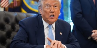 Donald Trump desata críticas tras contestar con un insulta a periodista.