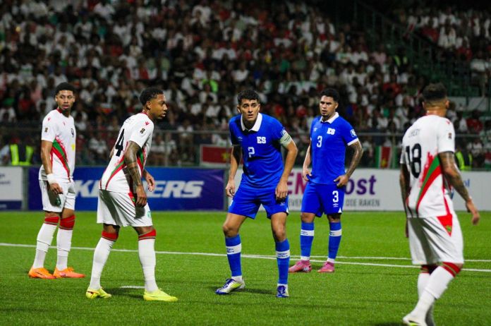 El Salvador perdió 4-0 ante Surinam y complicó sus aspiraciones al Mundial 2026. Foto La Hora: La Selecta