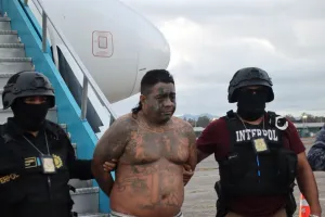 Escaparse dos veces de Fraijanes II: la historia de “El Smoking” del Barrio 18 y su evasión que se conoció un año después