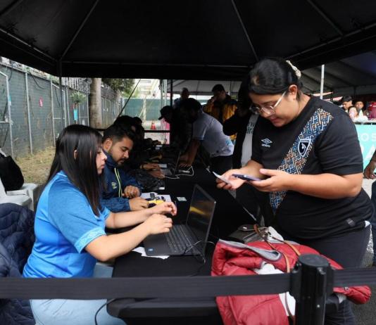 Los guatemaltecos iniciaron a primera hora de este martes para la compra de sus entradas. Foto La Hora: Daniel Ramírez