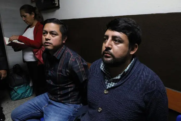 Estudiantes usac El juez Víctor Cruz ligó a proceso penal a dos estudiantes vinculados al caso Toma Usac y se espera resuelva si guardan o no prisión. Foto La Hora: Daniel Ramírez