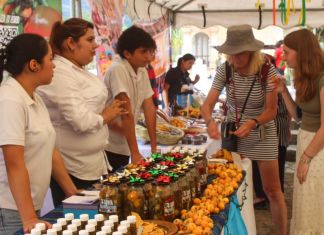 La XIII edición del Festival del Níspero reunió este fin de semana a cientos de guatemaltecos y extranjeros. Foto La Hora: Carlos Vicente.