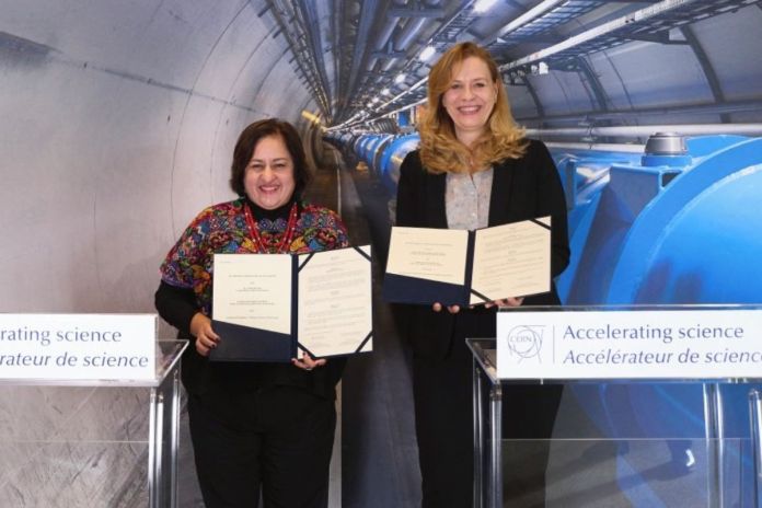 Firma de acuerdo de cooperación entre Guatemala y CERN. Foto La Hora: Senacyt