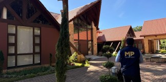 Fiscalía de Extinción de Dominio allana Propiedad vinculada a Alejandro Giammattei. Foto La Hora: MP