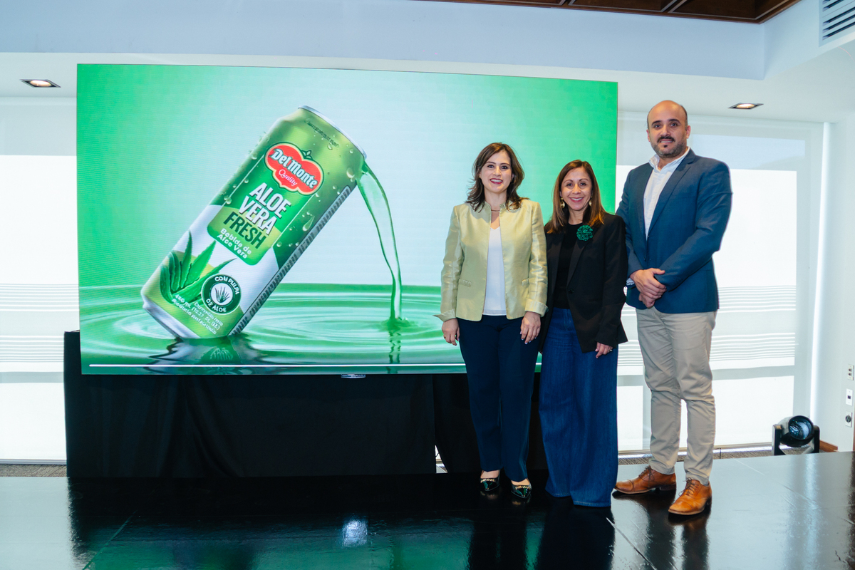 De izquierda a derecha: Gabriela Díaz, gerente de marca Del Monte; Marisol Yap, gerente regional de mercadeo Cono Sur Del Monte; Erick René Rodríguez Rivera, gerente de cuentas clave Del Monte. Foto: Cortesía Del Monte.