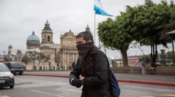 Frente-frio-1- El Insivumeh pronosticó para mañana un descenso de temperatura de hasta 14 grados centígrados. Foto La Hora: Archivo