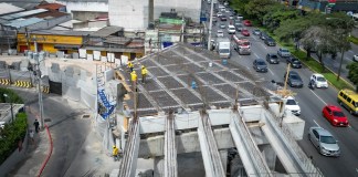 Trabajos en paso a desnivel de la Calzada Roosevelt continúan con fundición de lozas y planchas de concreto.