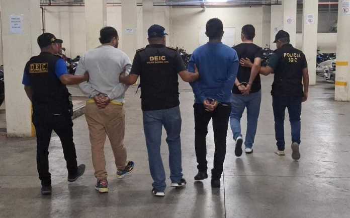 PNC desarticula punto de venta de drogas manejado por guatemaltecos y un colombiano en Quetzaltenango.