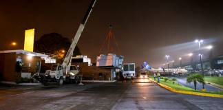 La torre de enfriamiento fue instalada en horas de la mañana de este miércoles. Foto La Hora: DGAC