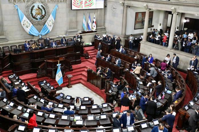 Varios diputados buscan regresar la adquisición de financiamiento por las municipalidades y el Infom. Foto: La Hora
