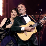 Gaby Moreno participó, junto al grupo Café Quijano, en la interpretación del tema “¿Qué tal te va sin mí?” Foto: cuenta de Instagram Gaby Moreno