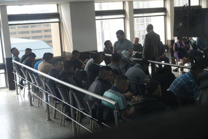 El Juzgado Tercero Pena ligó a proceso a 24 guardias del Sistema Penitenciarios vinculados a la fuga de reos de Fraijanes II. Foto La Hora: Daniel Ramírez