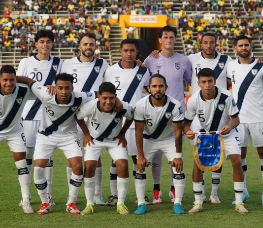 Guatemala recibe una sanción monetaria de la FIFA por discriminación en partido contra El Salvador.