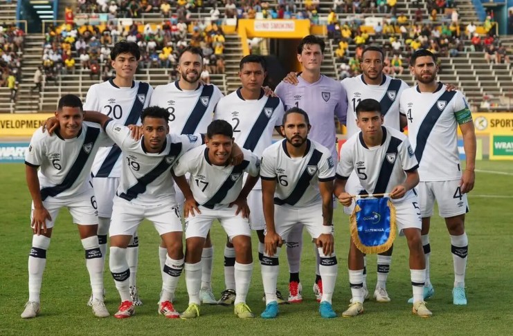 Guatemala recibe una sanción monetaria de la FIFA por discriminación en partido contra El Salvador.