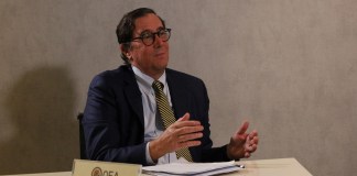 Jefe de la delegación de la Misión para el Fortalecimiento de la Democracia en Guatemala, de la Organización de los Estados Americanos (OEA), Carlos Ayala. Foto La Hora: Daniel Ramírez.