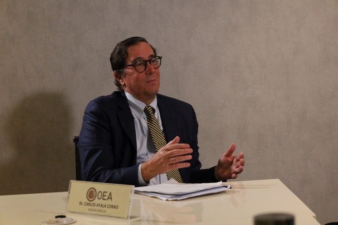 Jefe de la delegación de la Misión para el Fortalecimiento de la Democracia en Guatemala, de la Organización de los Estados Americanos (OEA), Carlos Ayala. Foto La Hora: Daniel Ramírez.